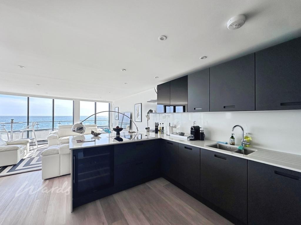 Beach 10 kitchen use