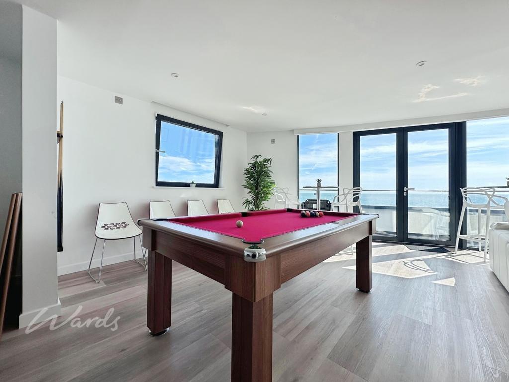 Beach 10 pool use