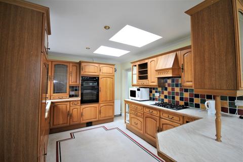 5 bedroom semi-detached house to rent, Kynaston Road Bromley BR1