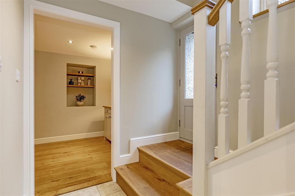 Hallway-1.jpg