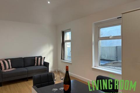1 bedroom flat to rent, City Road, Roath, Cardiff