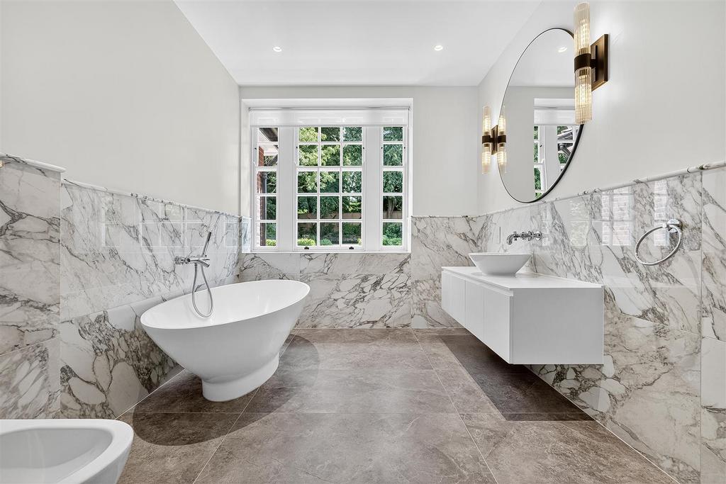 BATHROOM4.jpg