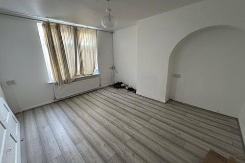 3 bedroom detached house to rent, Dagenham, Essex, RM9