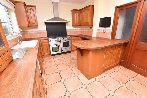 4 bedroom detached bungalow for sale, Louth Road, Grimsby DN33