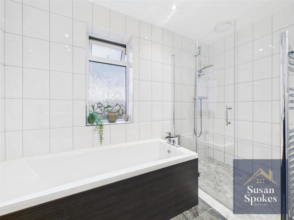 CAM01858 G0-PR0205-STILL014.jpg