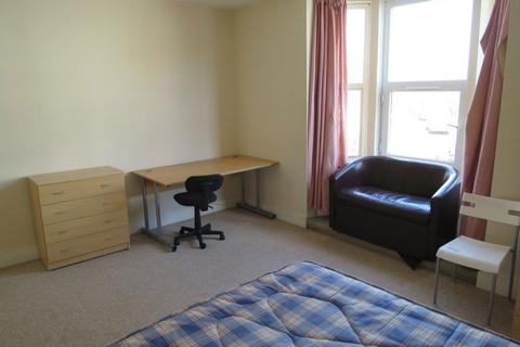 3 bedroom flat to rent, Cowley Road