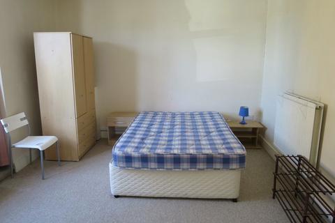 3 bedroom flat to rent, Cowley Road