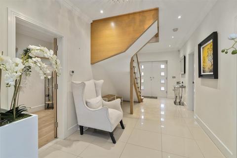 5 bedroom detached house to rent, Avenue Road, Dorridge, Solihull