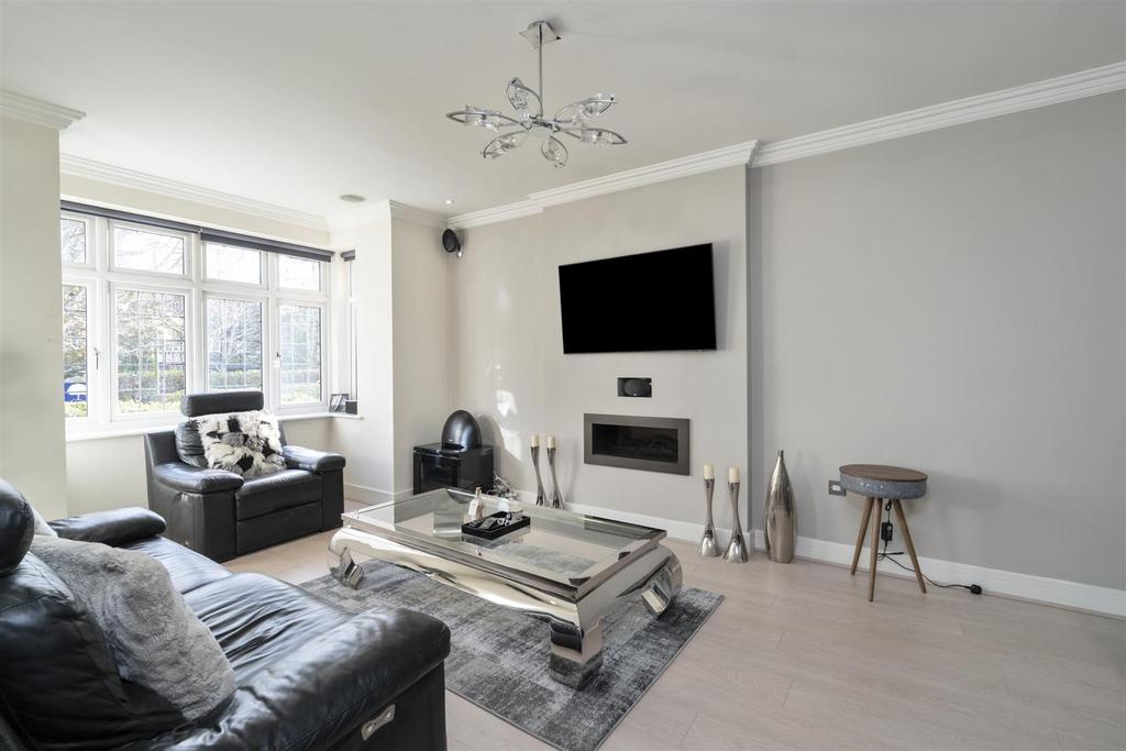 17 Avenue Road 11.jpg