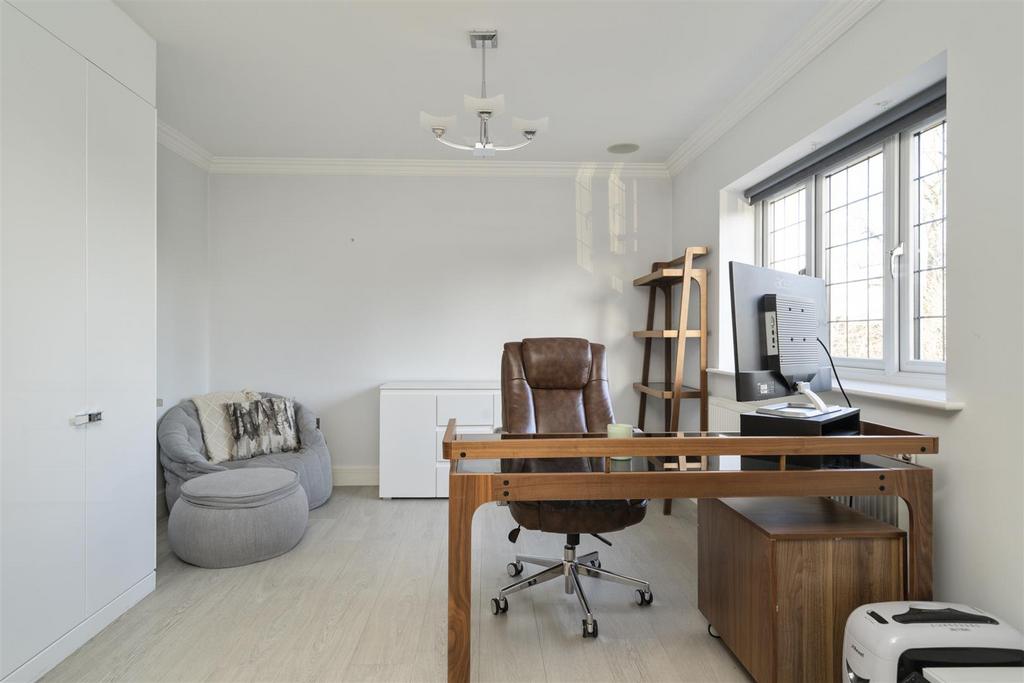 17 Avenue Road 30.jpg