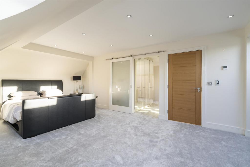 17 Avenue Road 44.jpg