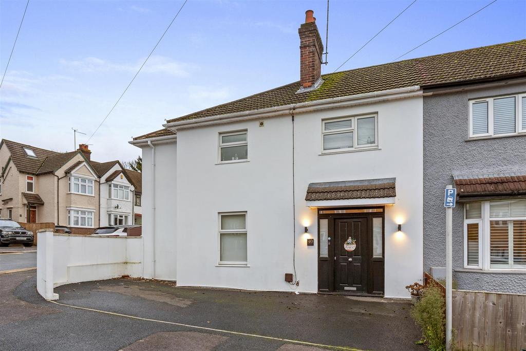 40 Rosebery Ave, HP13 7 AL-2.jpg