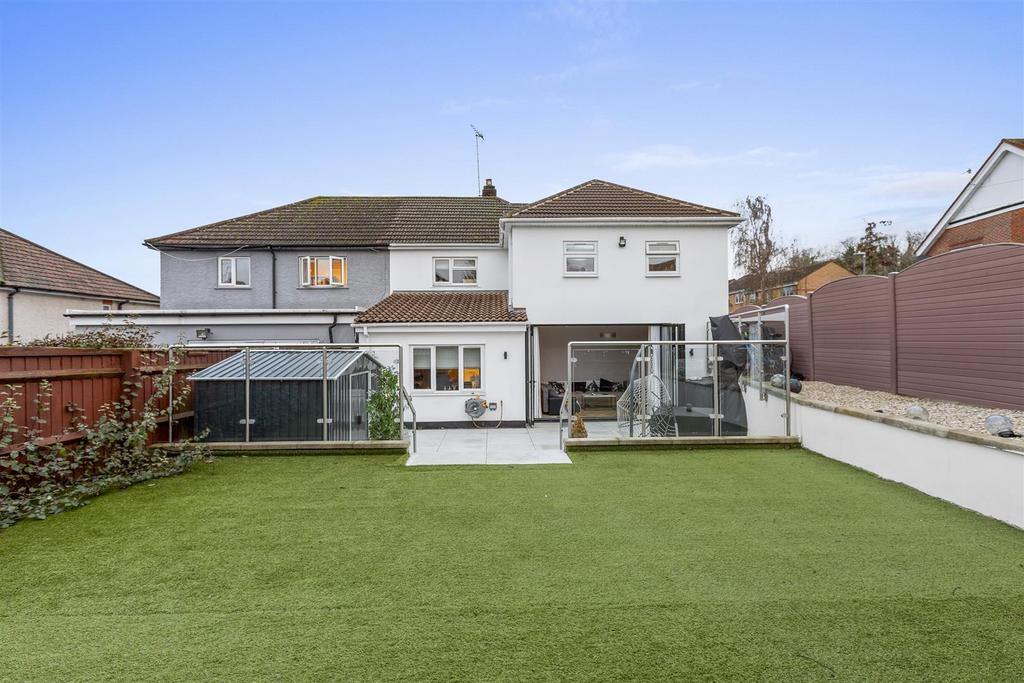 40 Rosebery Ave, HP13 7 AL-4.jpg