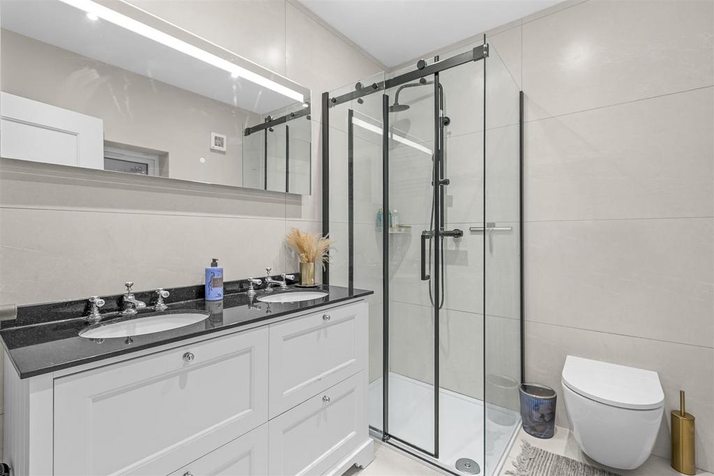 40 Rosebery Ave, HP13 7 AL-15.jpg
