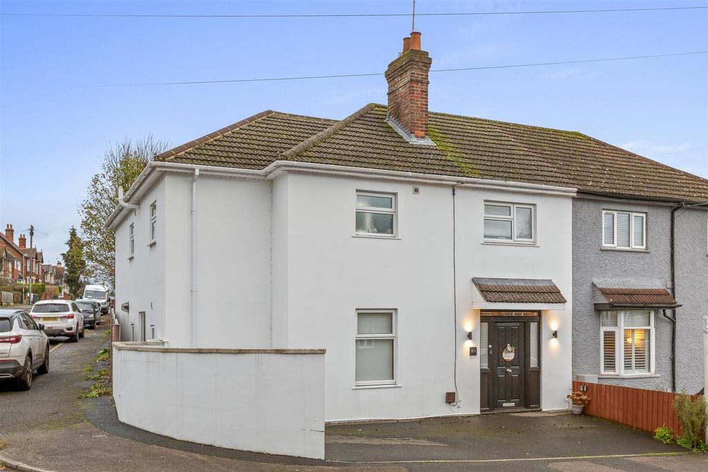 40 Rosebery Ave, HP13 7 AL-1.jpg