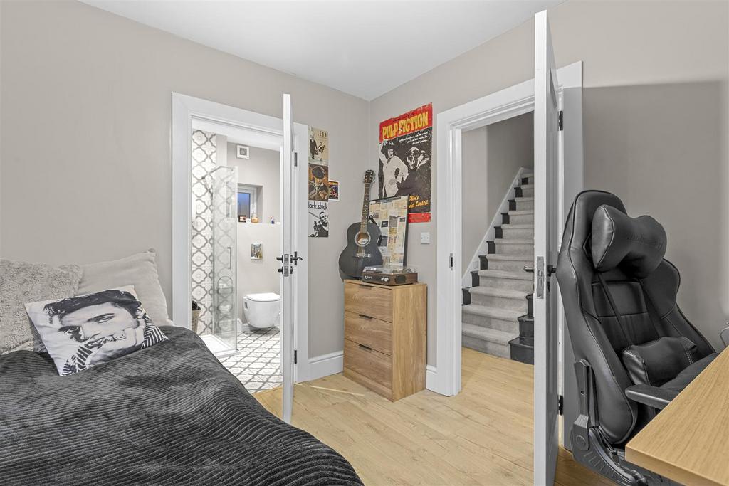 40 Rosebery Ave, HP13 7 AL-9.jpg