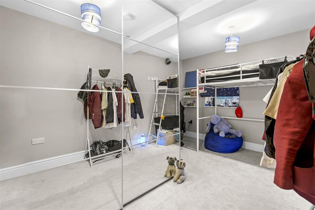 40 Rosebery Ave, HP13 7 AL-10.jpg