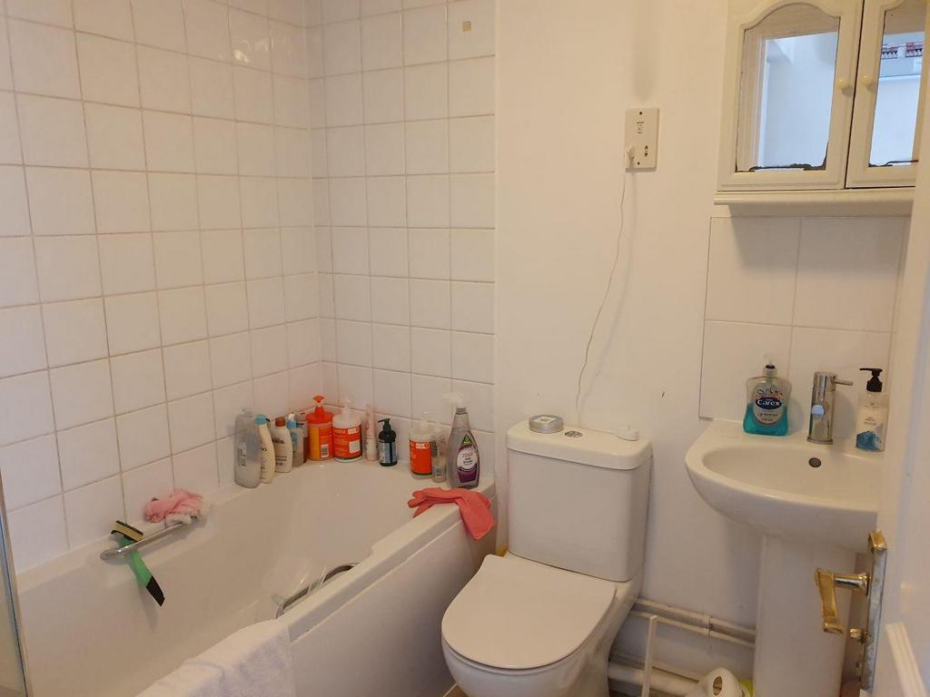 Bathroom.jpg