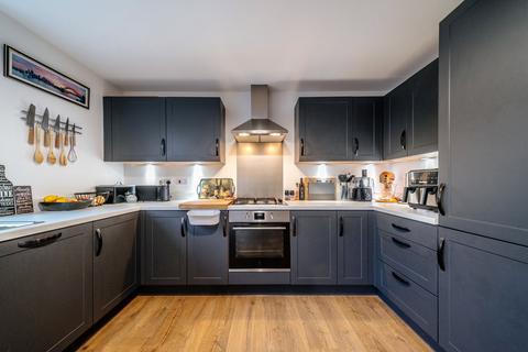 4 bedroom detached house to rent, Brogan Crescent, Edinburgh, Midlothian
