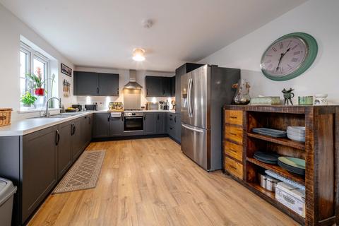 4 bedroom detached house to rent, Brogan Crescent, Edinburgh, Midlothian