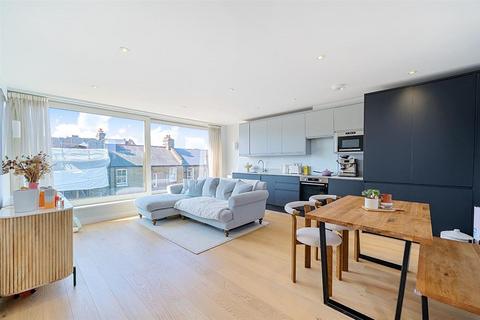 2 bedroom flat for sale, Silvester Road, SE22