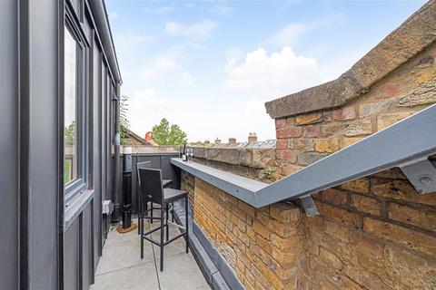 2 bedroom flat for sale, Silvester Road, SE22