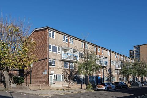 3 bedroom maisonette to rent, Richmond Road, Dalston, London, E8