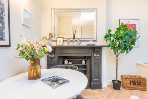 1 bedroom flat for sale, Linden Gardens, Notting Hill Gate, London, W2