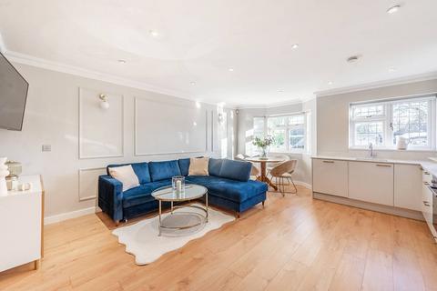 Manor Gardens, Ruislip, HA4