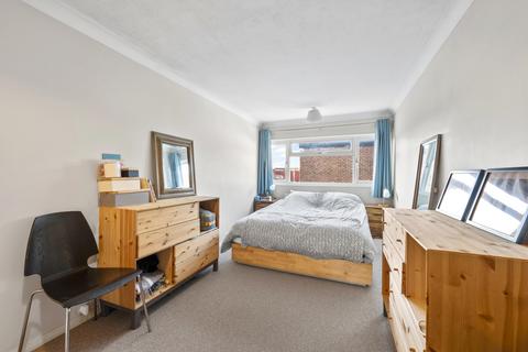 3 bedroom end of terrace house for sale, Farnham Gardens, London SW20