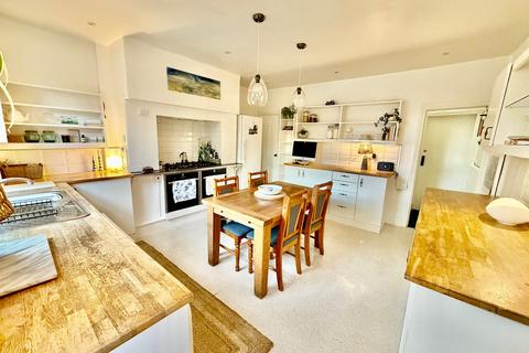 4 bedroom end of terrace house for sale, Main Street, Haworth, Keighley, BD22