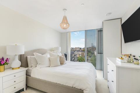 3 bedroom apartment to rent, Dancers Way Greenwich SE8