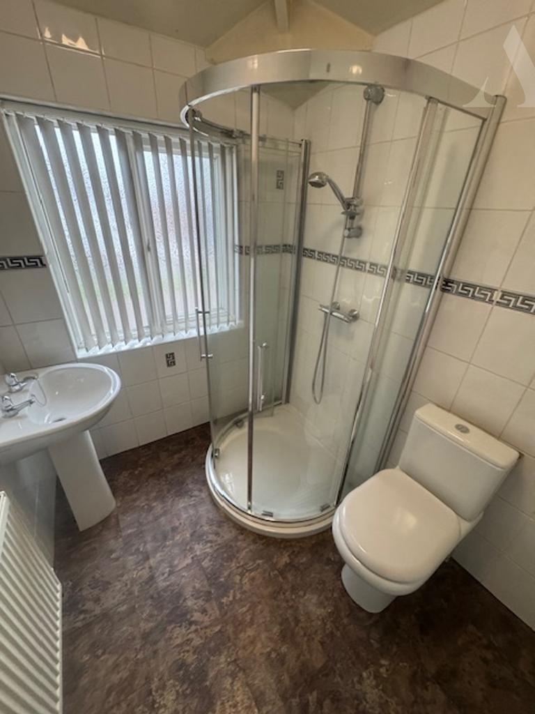 46 Millington Road shower Room.jpeg