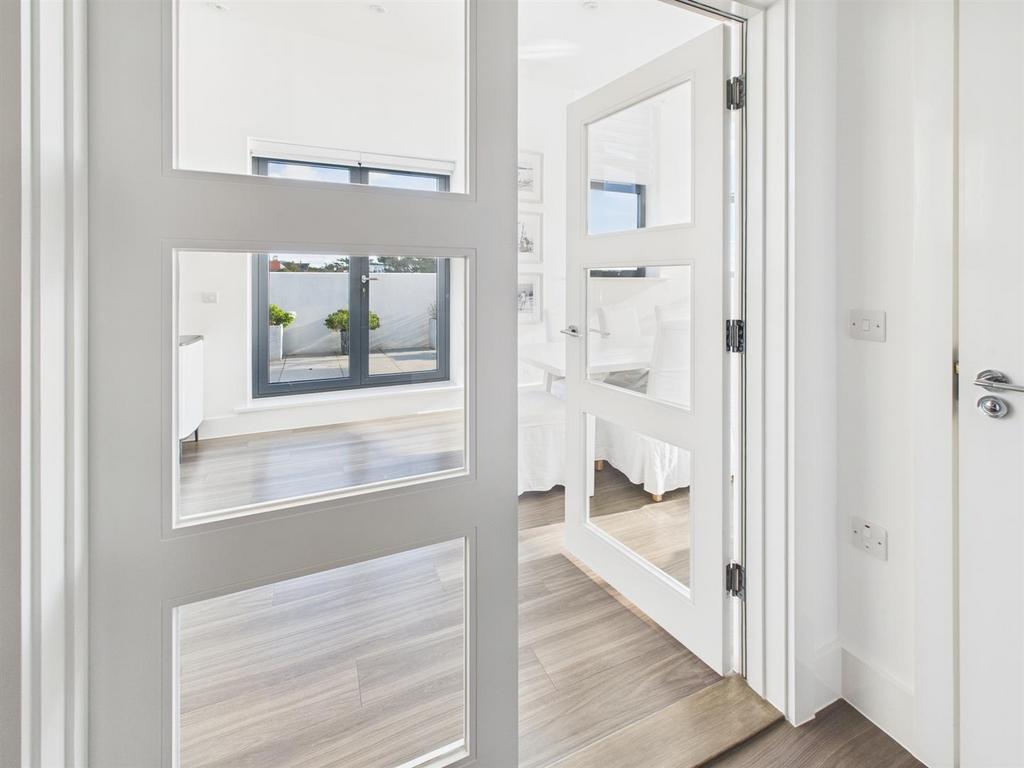 CAM04392 G0-PR0158-STILL011.jpg