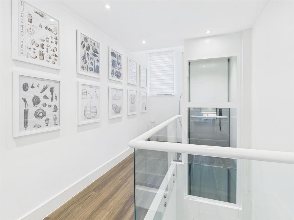 CAM04392 G0-PR0158-STILL013.jpg