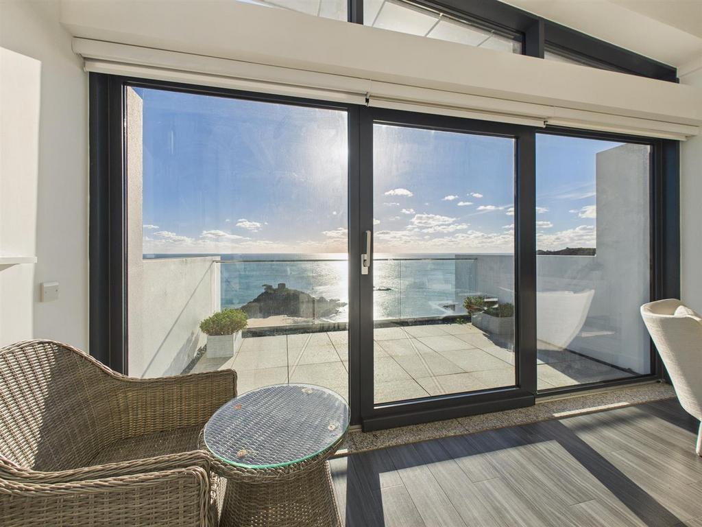 CAM04392 G0-PR0158-STILL050.jpg