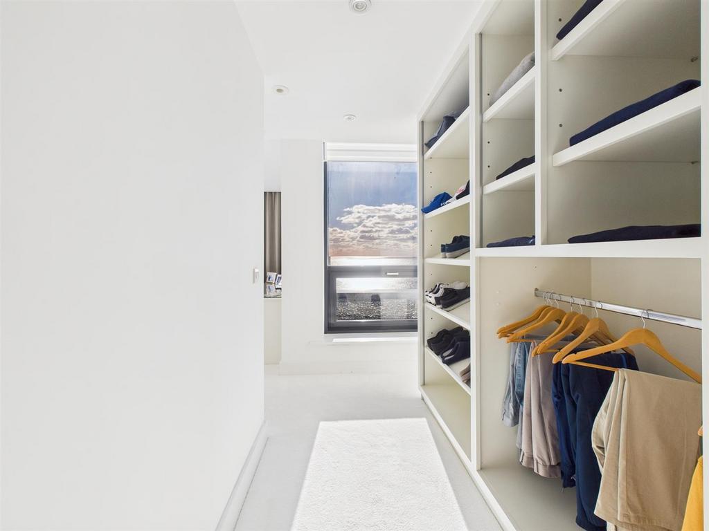 CAM04392 G0-PR0158-STILL028.jpg