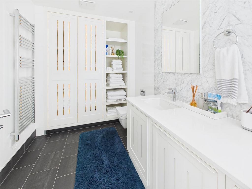 CAM04392 G0-PR0158-STILL031.jpg