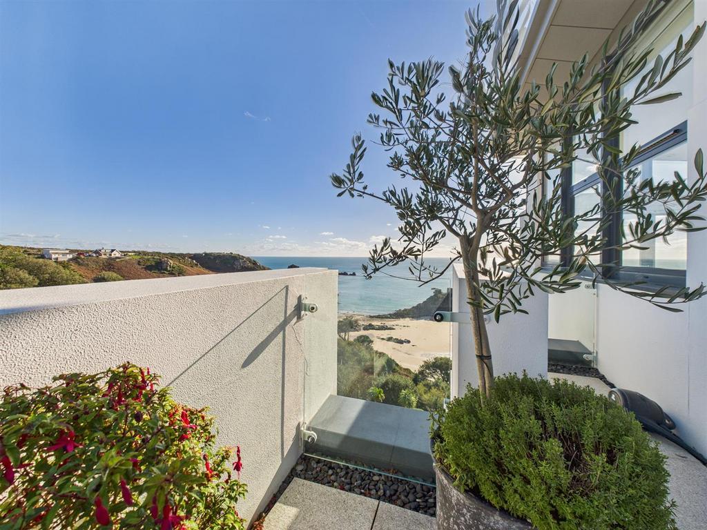 CAM04392 G0-PR0158-STILL045.jpg