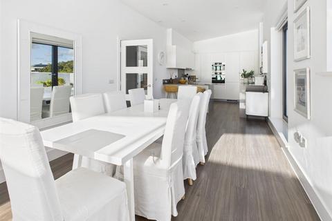 4 bedroom apartment for sale, Three/Four bedroom apartment with stunning sea views