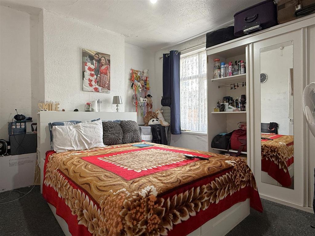 Bed1.JPG