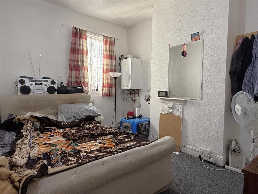 Bed2.JPG