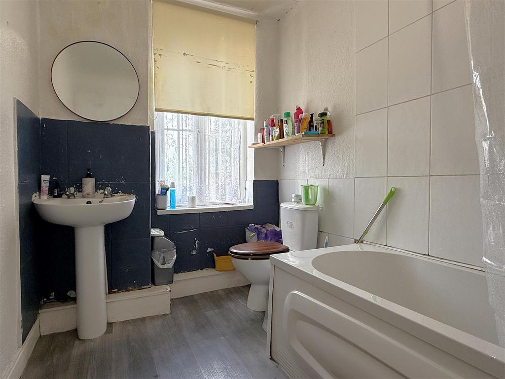 Bathroom.JPG