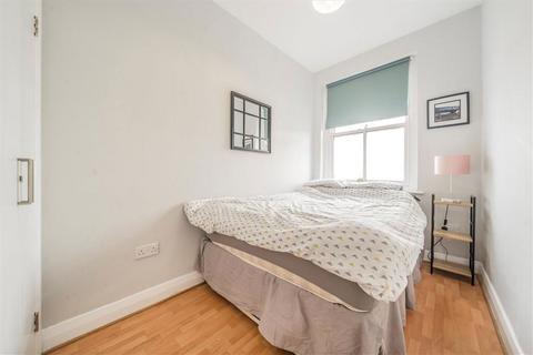 2 bedroom flat to rent, Camden Road, London N7