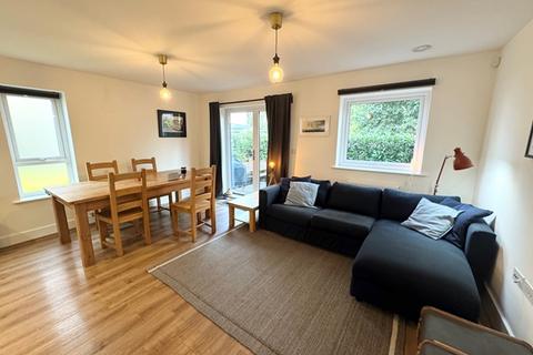 undefined, Modern two bedroom apartment in Topsham