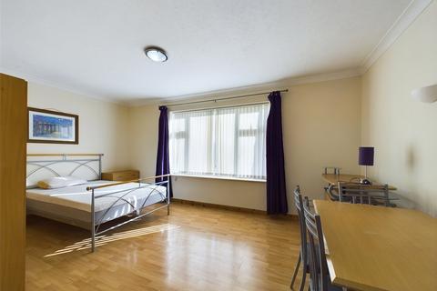 undefined, Western Road, Romford RM1
