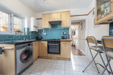 2 bedroom maisonette for sale, Honley Road Catford SE6