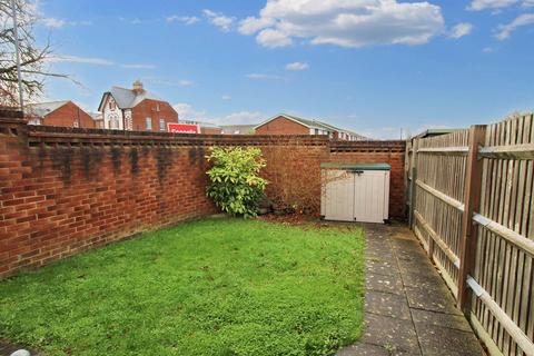 2 bedroom end of terrace house to rent, Turnpike End, Aylesbury