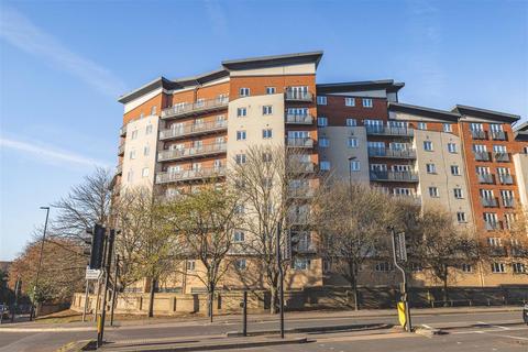 2 bedroom apartment for sale, Aspects Court, Slough