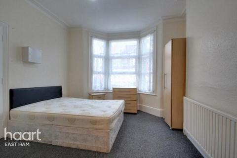 3 bedroom terraced house to rent, Loxford Avenue, LONDON